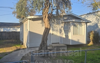 539 W YOSEMITE AVE