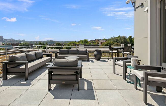 1 bed, 1 bath, $3,300, Unit 330