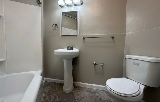 3 beds, 2 baths, 1,400 sqft, $1,750, Unit Unit 3-B