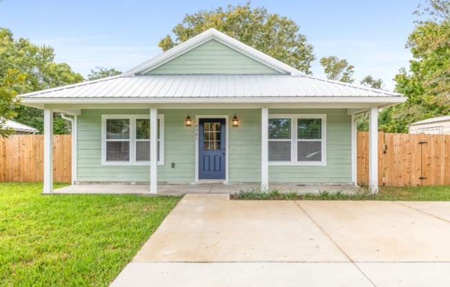 4577 2 AVE