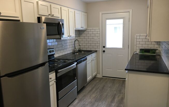 2 beds, 1 bath, 770 sqft, $1,295