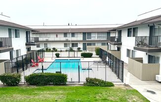 2 beds, 1 bath, 900 sqft, $2,100, Unit 53