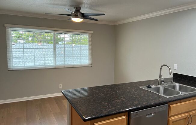 2 beds, 1 bath, 850 sqft, $2,550, Unit D-4