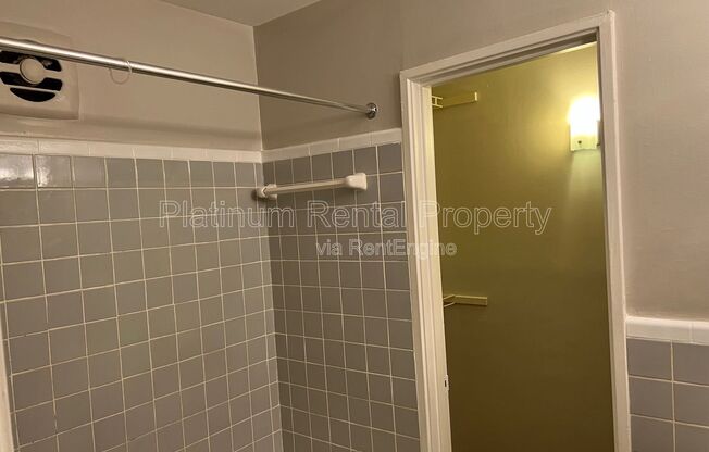 1 bed, 1 bath, 550 sqft, $1,000, Unit 6