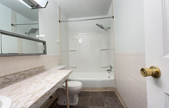 2 beds, 1.5 baths, 994 sqft, $1,043