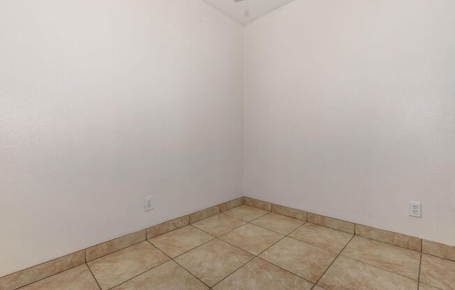 2 beds, 2 baths, 880 sqft, $1,270, Unit 2007