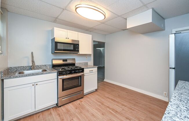 Studio, 1 bath, 500 sqft, $985, Unit 872 3