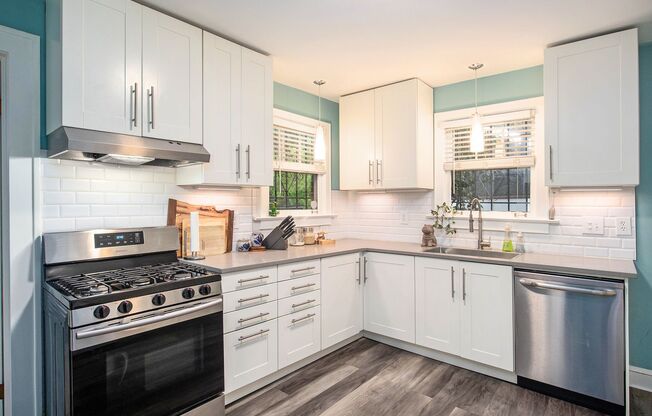 3 beds, 2 baths, $2,295