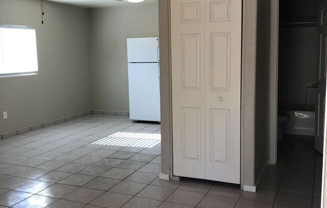 2 beds, 1 bath, 851 sqft, $1,450, Unit 01