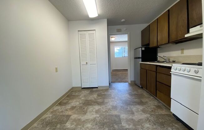 1 bed, 1 bath, 650 sqft, $995