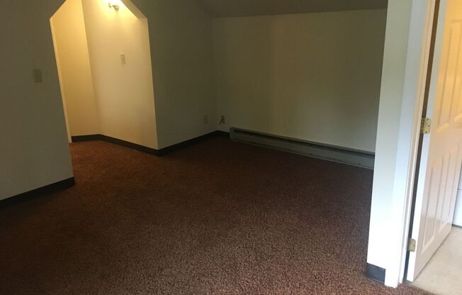 2 beds, 1 bath, 780 sqft, $825