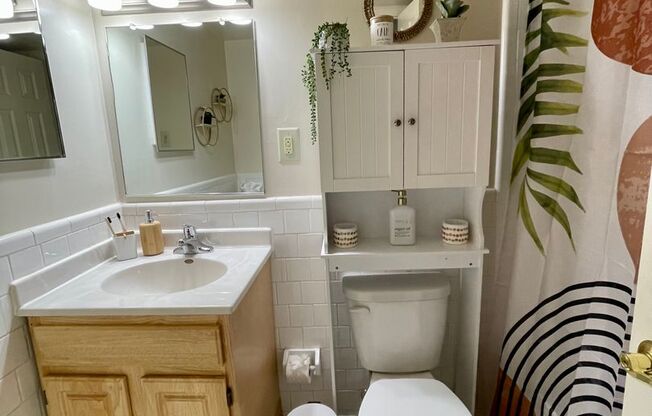 2 beds, 1 bath, 1,000 sqft, $2,215, Unit 1800WL-202