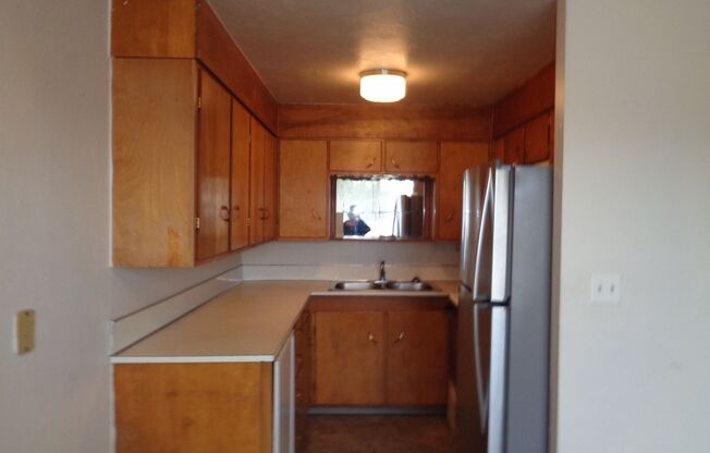 2 beds, 1 bath, $1,090