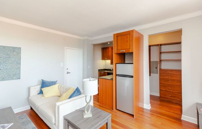 Studio, 1 bath, $1,375, Unit 608
