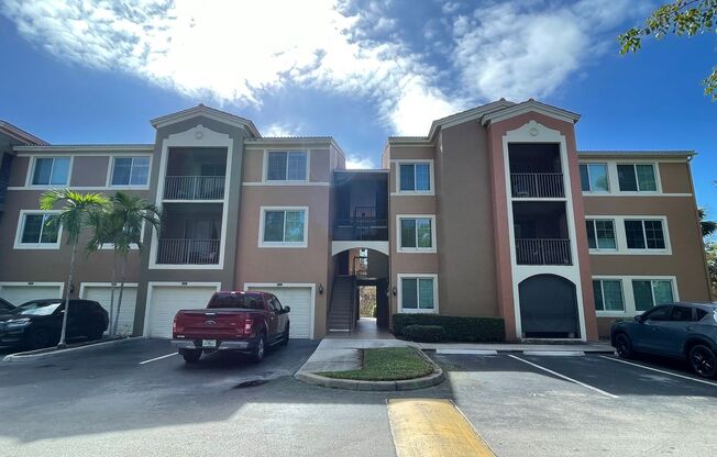 ANNUAL RENTAL - RESERVE AT NAPLES -2 BED 2 BATH - 3RD FLOOR UNIT