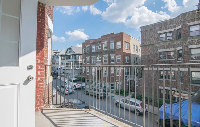 Bright and beautifully renovated 4-bed/1.5 bath in Allston!