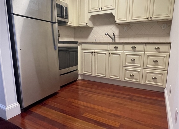 160 Commonwealth Ave