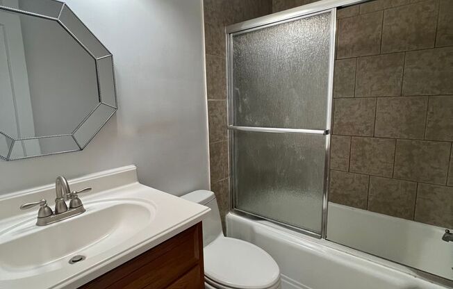 2 beds, 1 bath, $1,200