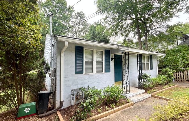 A True Hidden Gem! One Bedroom - One Bathroom DUPLEX in Decatur