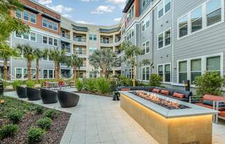 Garden Courtyard at Grady Square Luxury Apartments in Tampa, FL