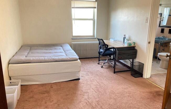 2 beds, 1 bath, 950 sqft, $1,275, Unit 5600 Fifth A312