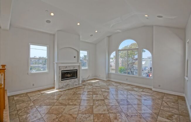 VERY BRIGHT, SPACIOUS & AIRY GOLDEN HILLS HOME NEAR HB BORDER, LARGE ENCLOSED REAR BALCONY, PATIO & 2-CAR GARAGE ON ONE-WAY STREET NEAR PARKS, SCHOOL & 2 MINS TO BEACH!