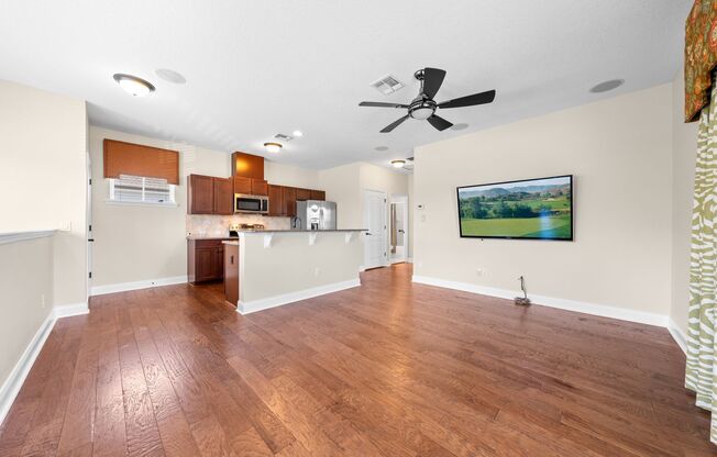 Stunningly Beautiful and Stylish Garage Apartment ~