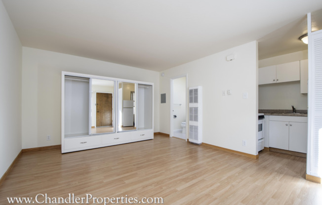 1911 Greenwich Street