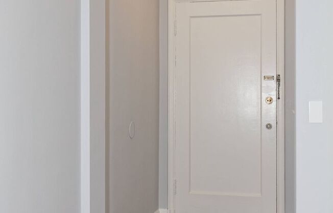 Studio, 1 bath, 250 sqft, $2,395, Unit 31