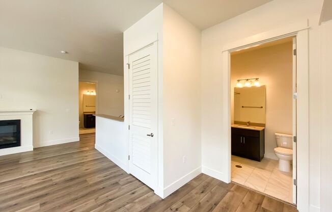 3 beds, 2 baths, 980 sqft, $2,375, Unit 220