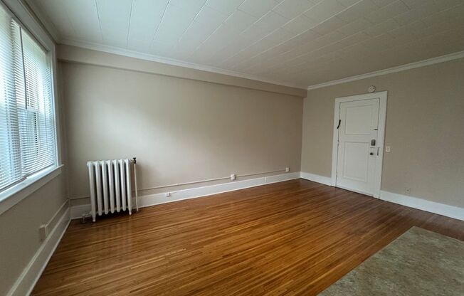 Studio, 1 bath, 350 sqft, $875, Unit 1625-206 East Ave