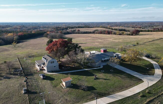 Breath taking views atop one of the highest points in Grayson County!