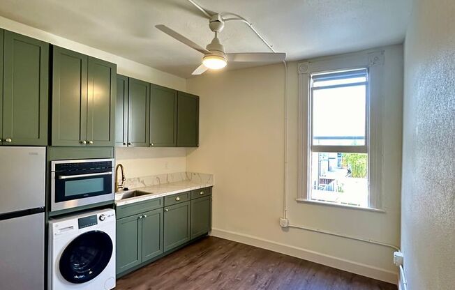 Studio, 1 bath, 243 sqft, $1,550, Unit 223