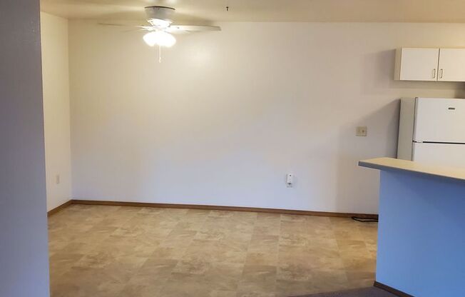 2 beds, 1 bath, $1,239, Unit PL   4001