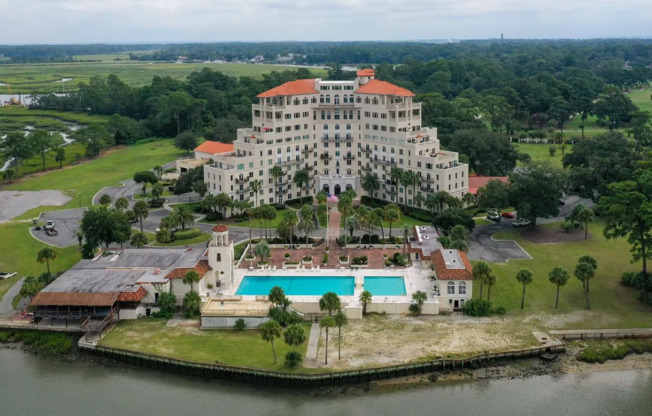 Gorgeous Three Bedroom Penthouse on the Wilmington River