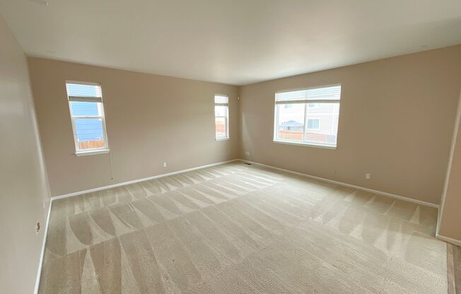 4 beds, 3 baths, $2,550