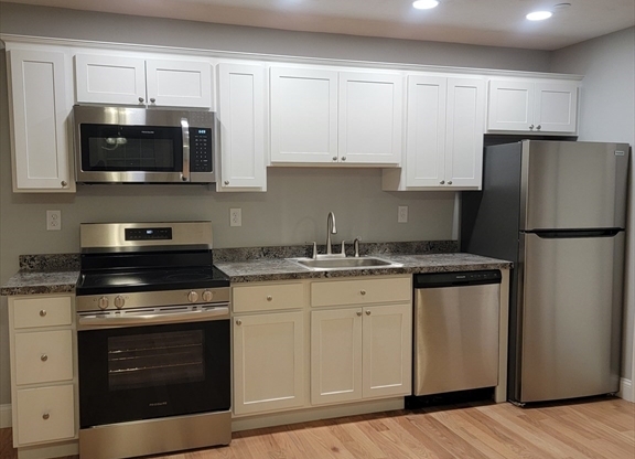 1 bed, 1 bath, 550 sqft, $1,900, Unit 4