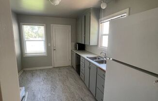 2 beds, 1 bath, 800 sqft, $1,395, Unit 135