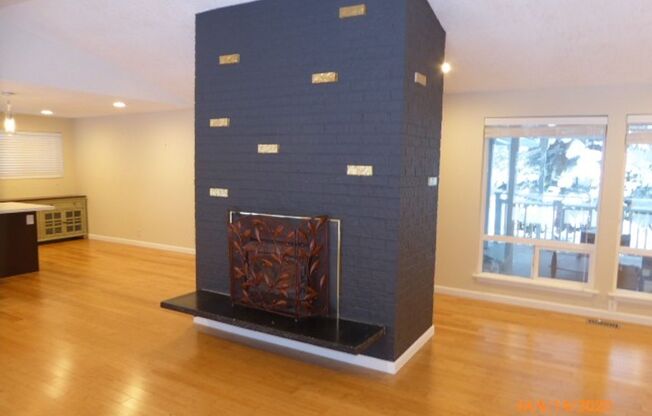 Charming 4 Bed 2 Bath Rambler in Sought After Neighborhood-Sammamish