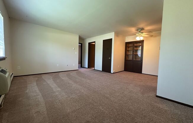 2 beds, 1 bath, $1,375, Unit 307