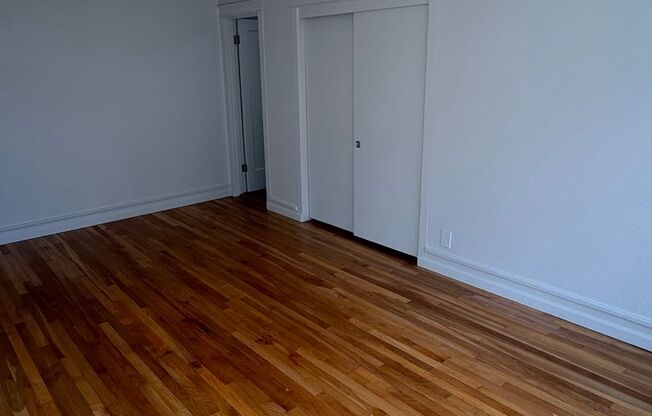 Studio, 1 bath, 400 sqft, $875, Unit 301