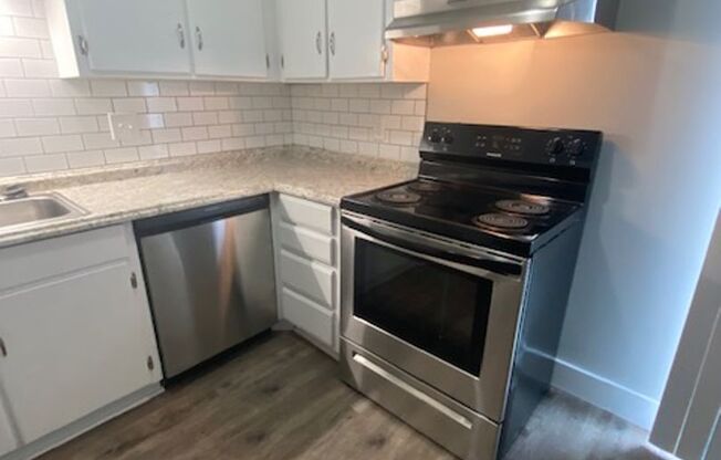 2 beds, 1.5 baths, 1,060 sqft, $1,445, Unit E2
