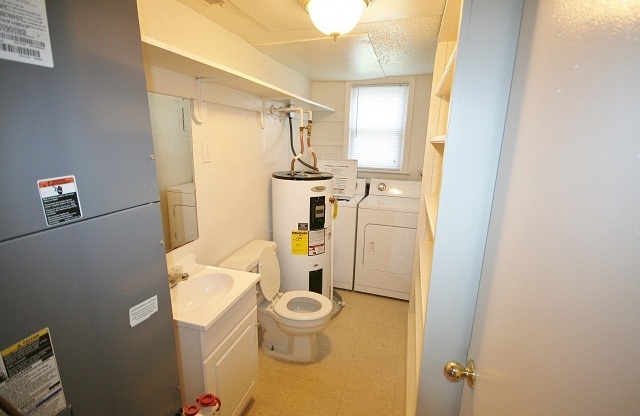 2 beds, 1.5 baths, 910 sqft, $1,465, Unit 2010B