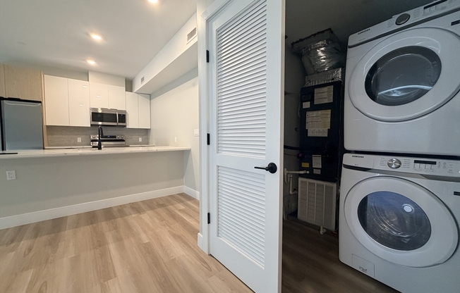 2 beds, 2 baths, 935 sqft, $3,700, Unit 302