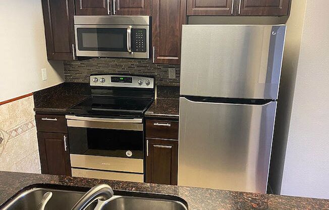 2 beds, 2 baths, 950 sqft, $2,795, Unit 215