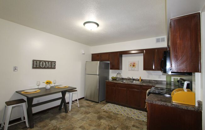 1 bed, 1 bath, 800 sqft, $810, Unit 117