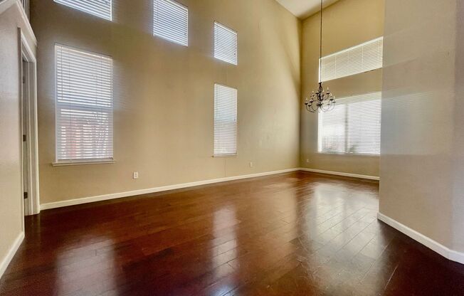 Beautiful 4bed / 3bath 3,281 SQFT Move in Ready !!