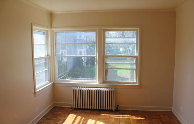 2 beds, 1 bath, $1,555, Unit 21E1