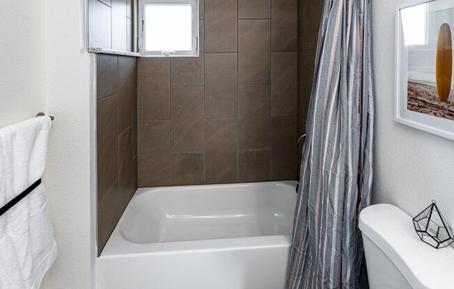 2 beds, 2 baths, 855 sqft, $1,795, Unit 5661 #203 Silverstone