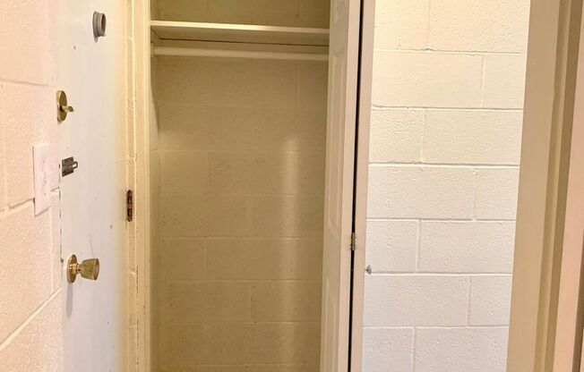 Studio, 1 bath, 302 sqft, $1,100, Unit 104
